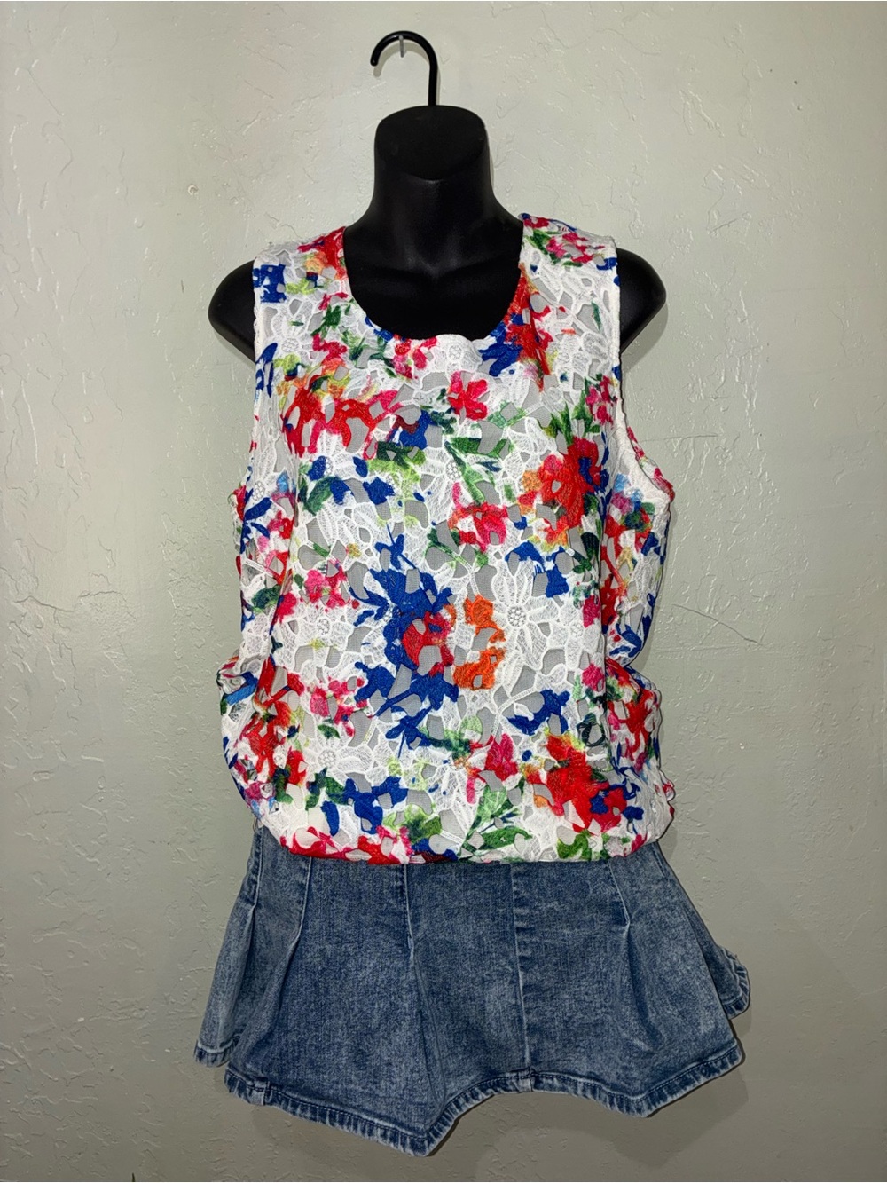 Radzoli floral lace sleeveless blouse sz M